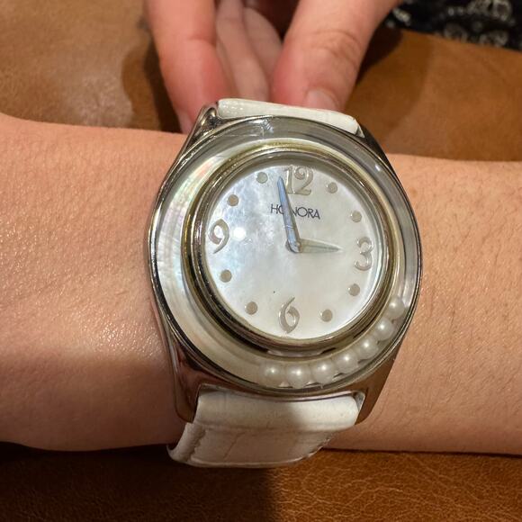 Honora Pearl?? Watch Women 36mm Silver Tone MOP Dial Leather Band Untested READ - Picture 5 of 5